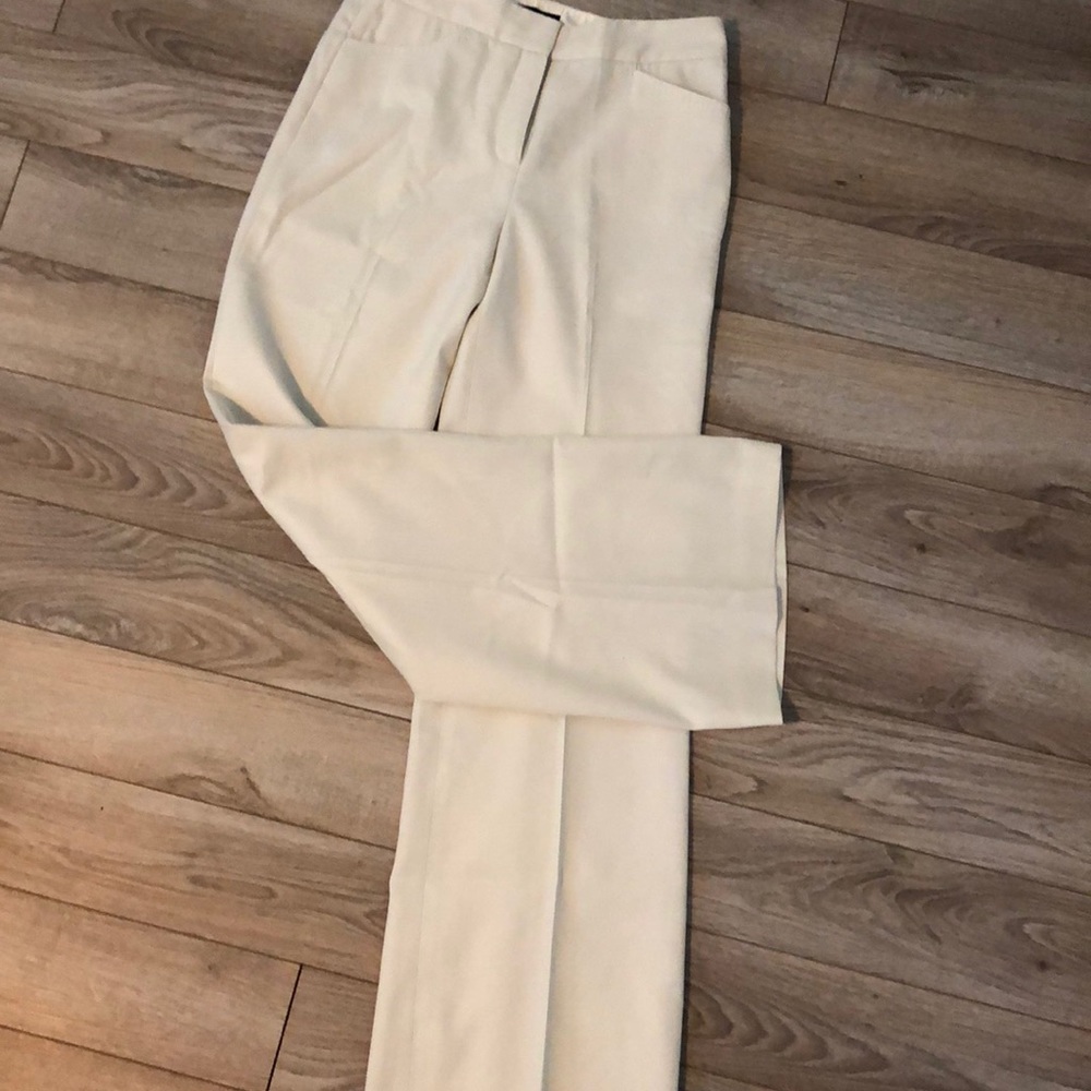 Like NEW Elie Tahari Slacks Pants